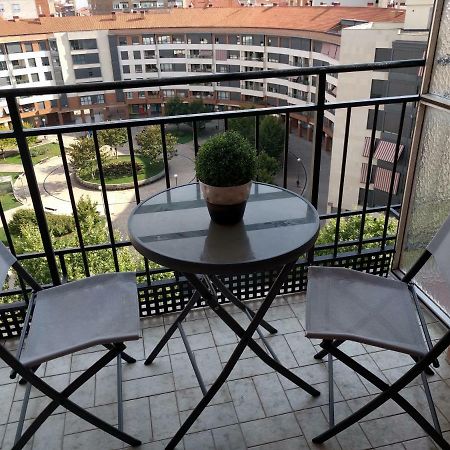 Manzanera, Junto Ayuntamiento Y Riojaforum Logroño Eksteriør billede